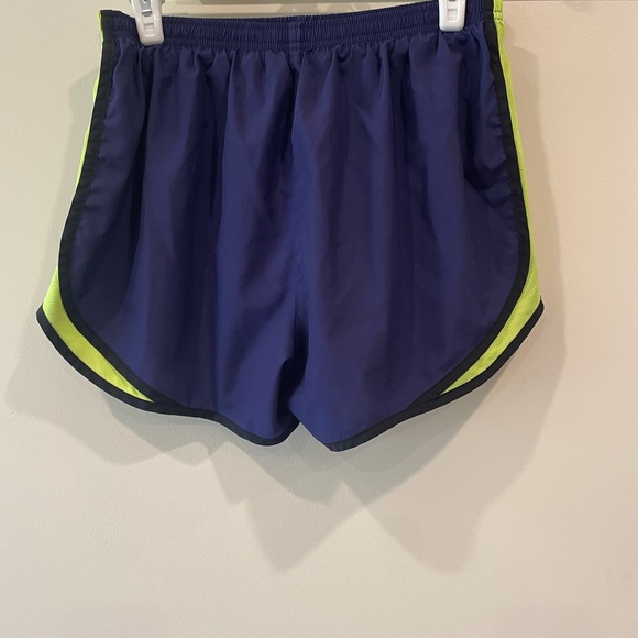 Women’s Nike DRI-FIT shorts - Picture 2 of 2